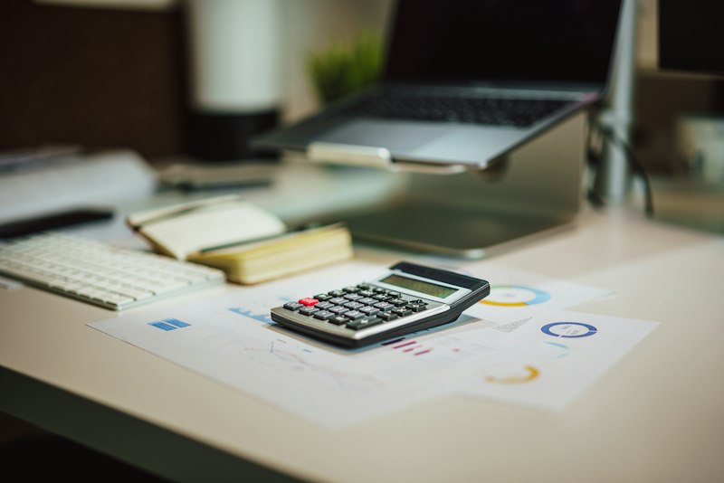 Illustrative calculator and business financial records for EU VAT planning